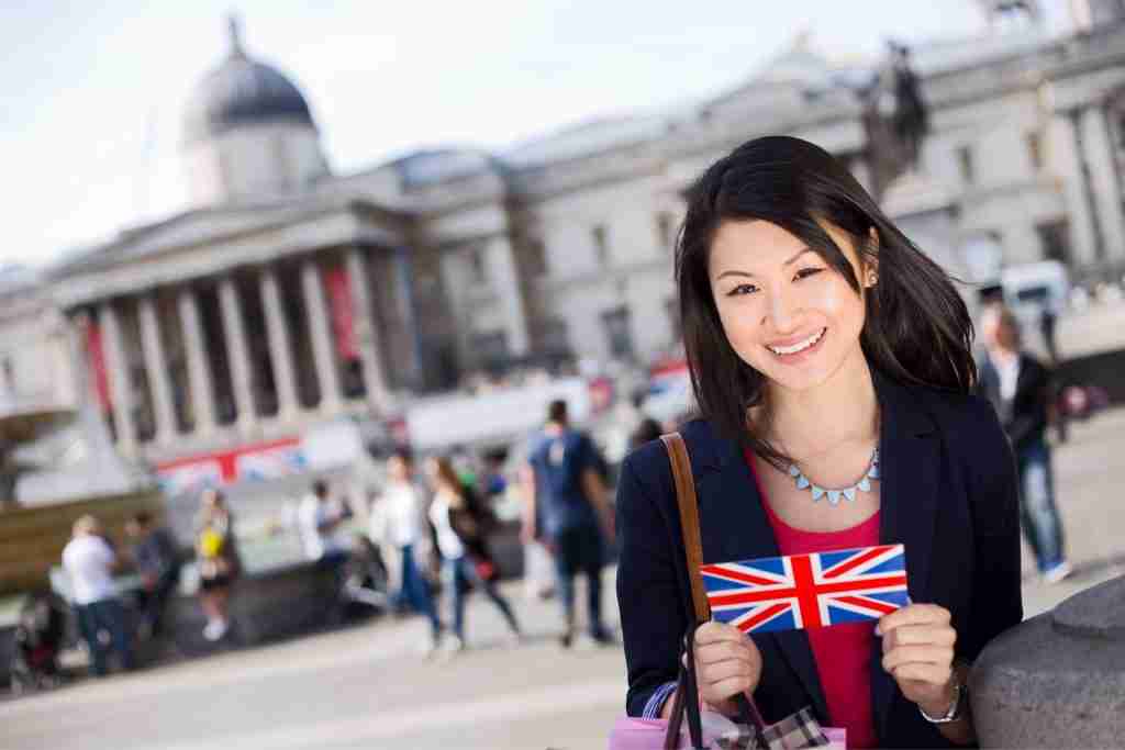 girl in front of national gallery london lcn firm blog